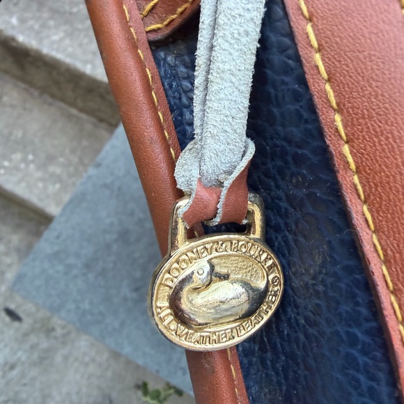 Vintage Dooney & Bourke 1990s pebbled leather navy bag - Picture 6 of 8
